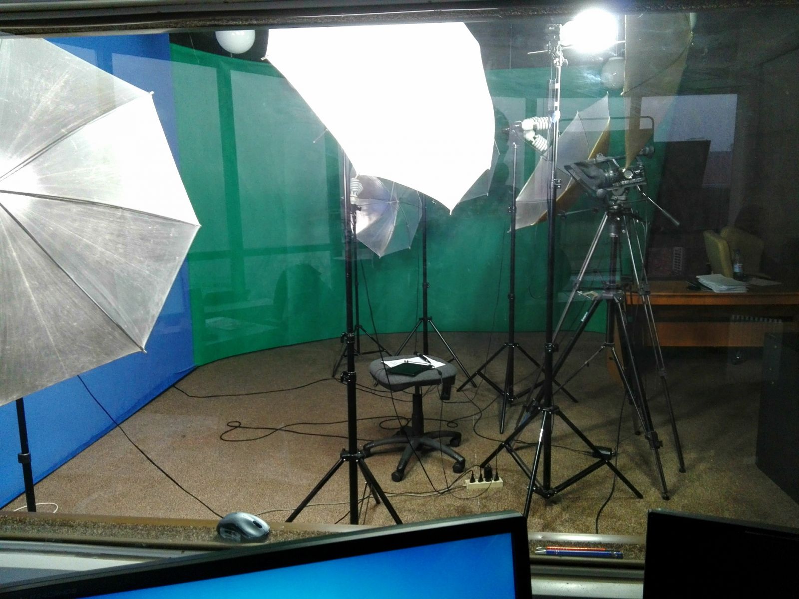 Małe studio regionalnej TV